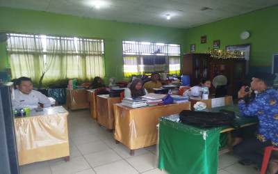 Rukli Pimpin Rapat Pengesahan Nilai Semester Genap Tahun Pelajaran 2024/2025